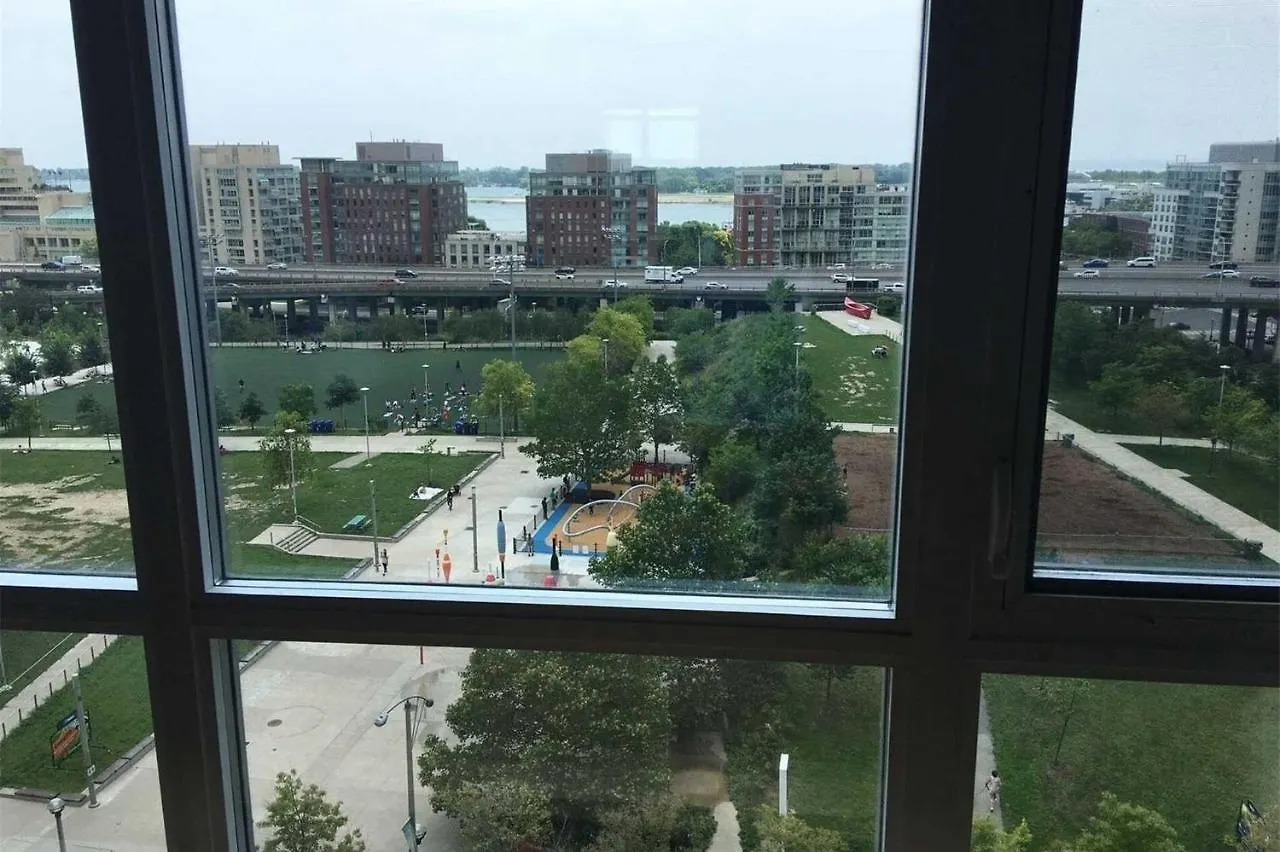 Apartment Three-Bedroom Condo With Free Parking Nearby Cn Tower With Lake View Toronto Canada