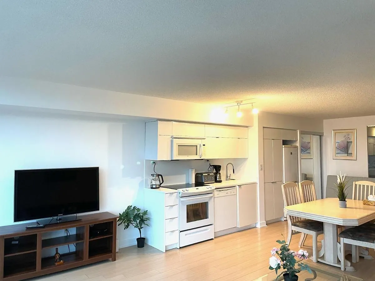 Three-Bedroom Condo With Free Parking Nearby Cn Tower With Lake View Toronto Apartment