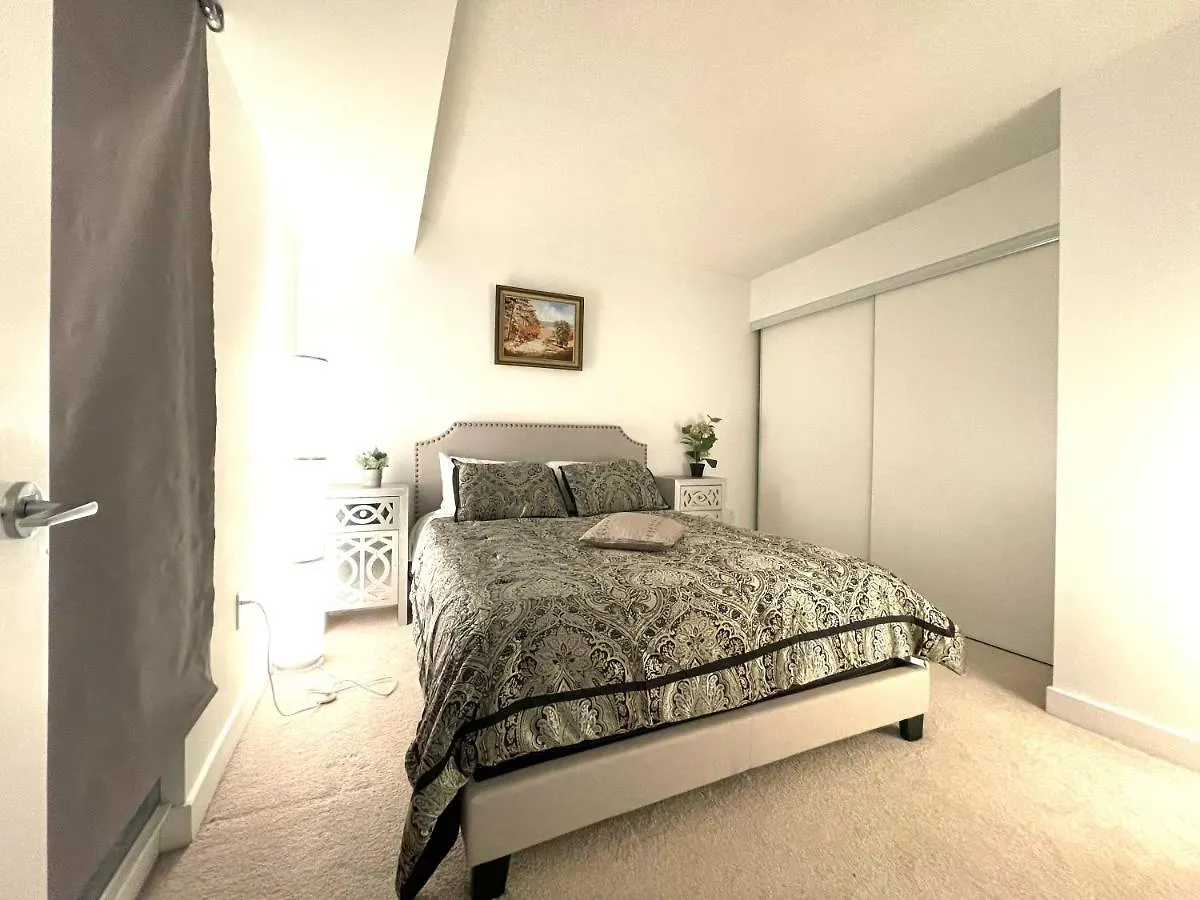 Three-Bedroom Condo With Free Parking Nearby Cn Tower With Lake View Toronto