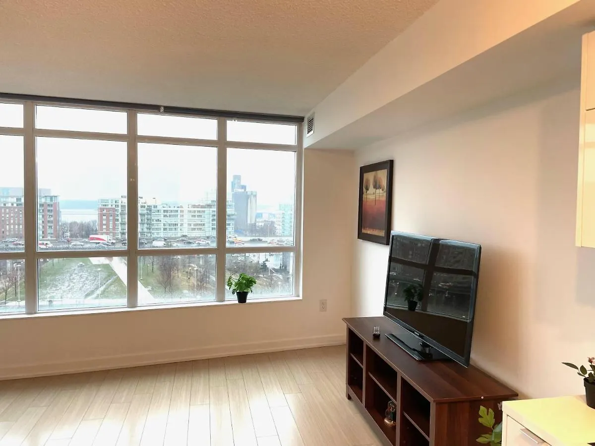 Apartment Three-Bedroom Condo With Free Parking Nearby Cn Tower With Lake View Toronto Canada