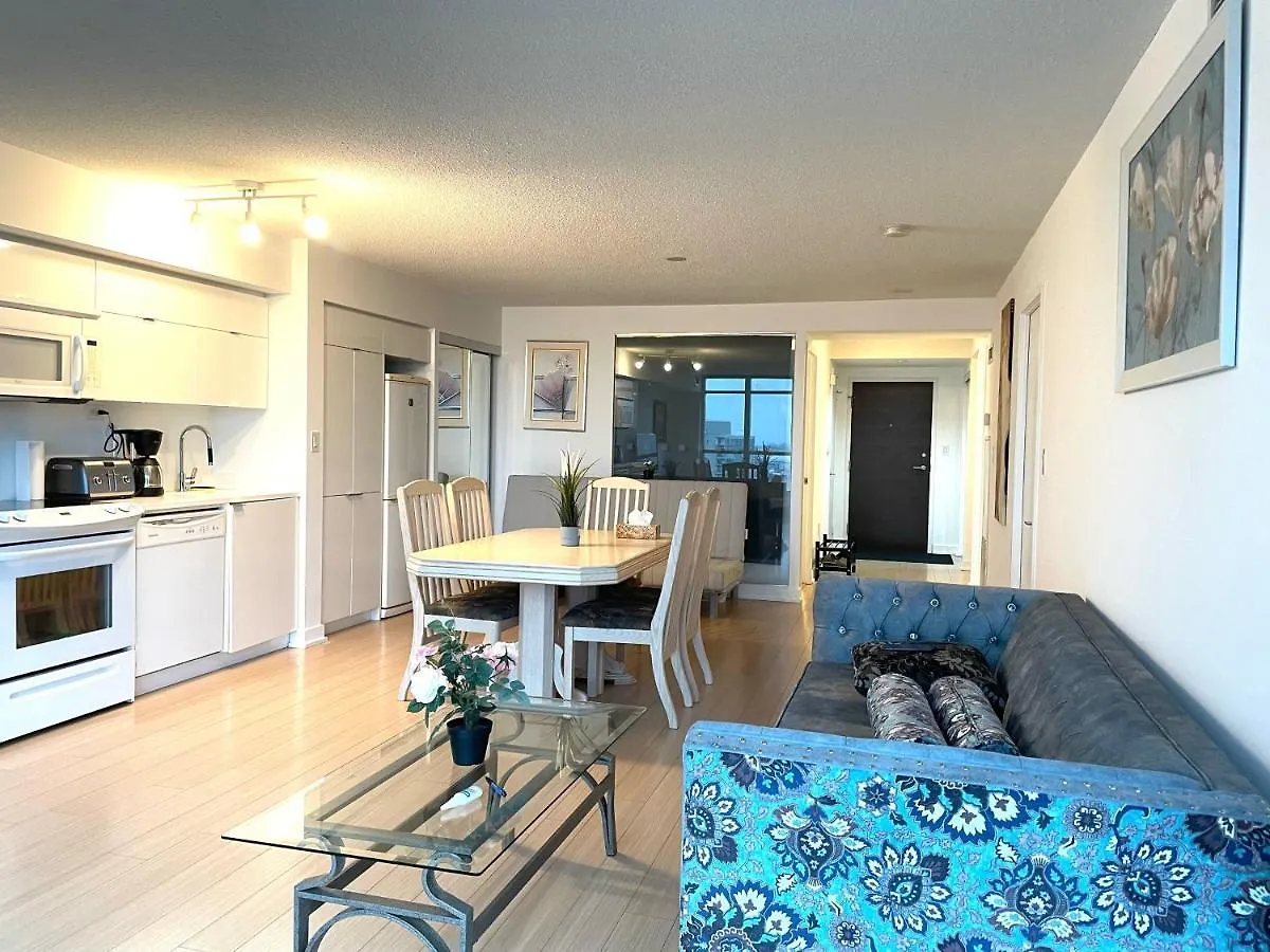 Three-Bedroom Condo With Free Parking Nearby Cn Tower With Lake View Toronto Canada