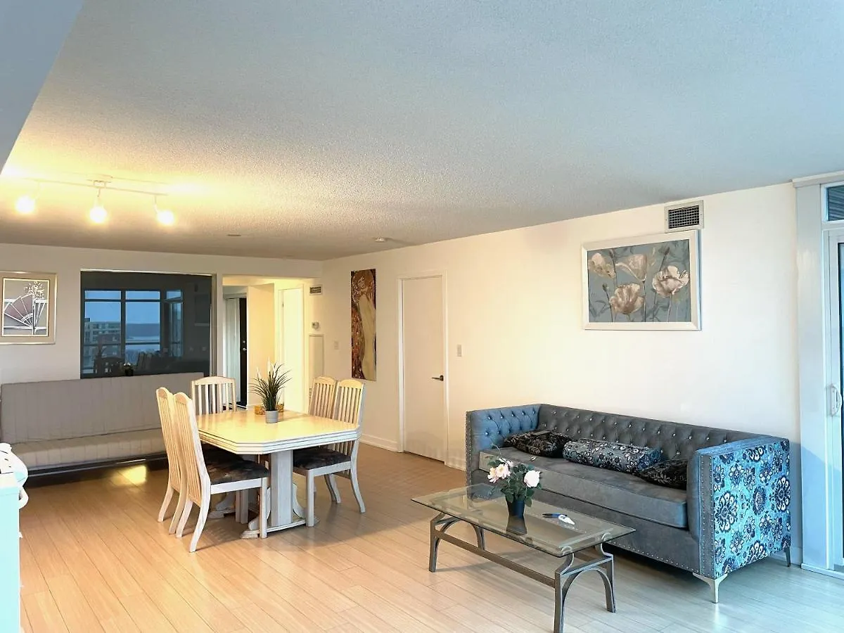 Three-Bedroom Condo With Free Parking Nearby Cn Tower With Lake View Toronto Canada
