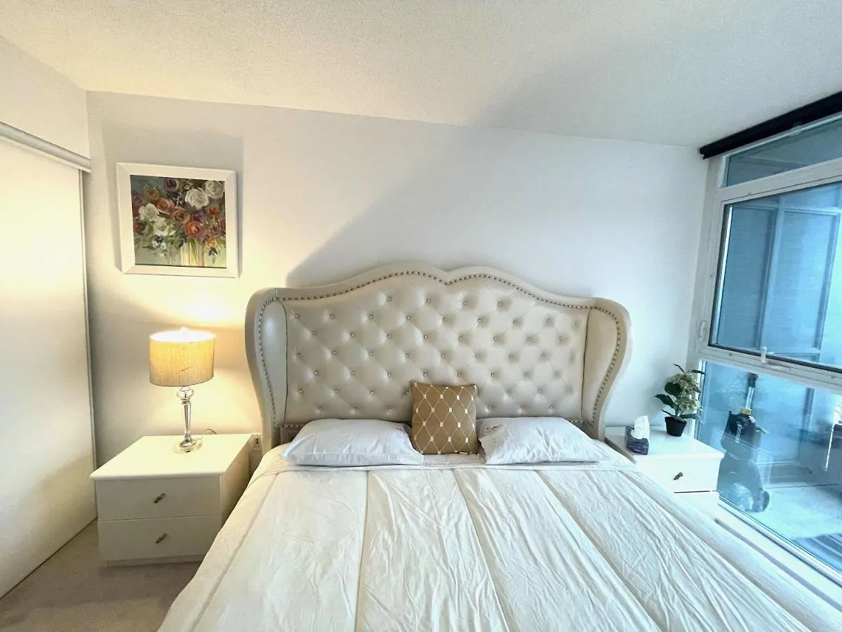 Apartment Three-Bedroom Condo With Free Parking Nearby Cn Tower With Lake View Toronto Canada