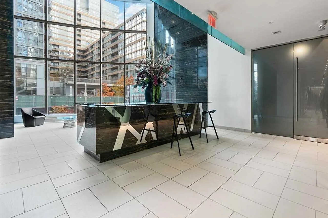 Three-Bedroom Condo With Free Parking Nearby Cn Tower With Lake View Toronto