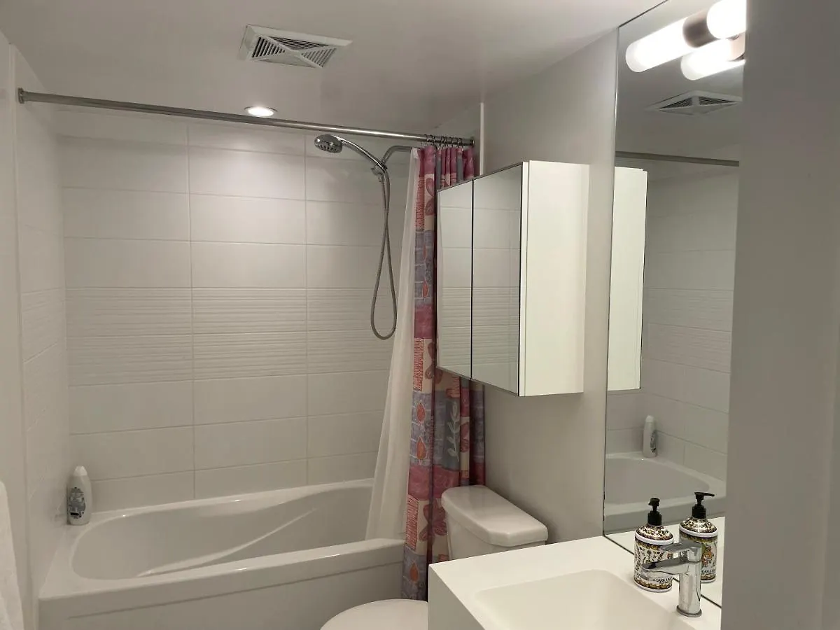 Three-Bedroom Condo With Free Parking Nearby Cn Tower With Lake View Toronto Apartment