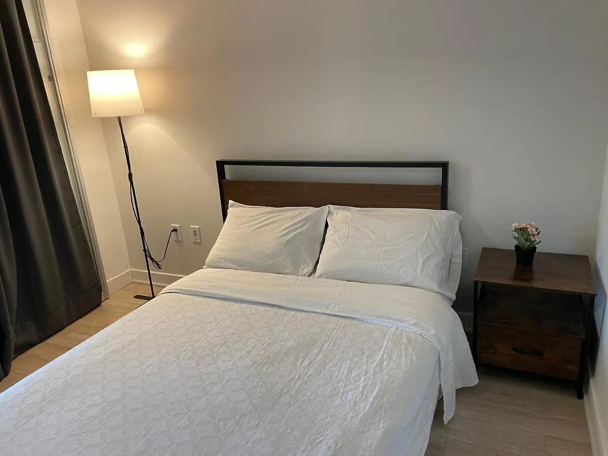 Apartment Three-Bedroom Condo With Free Parking Nearby Cn Tower With Lake View Toronto