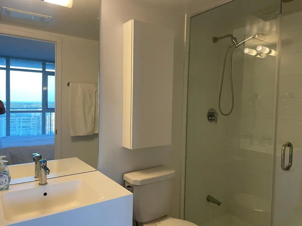 Three-Bedroom Condo With Free Parking Nearby Cn Tower With Lake View Toronto Apartment